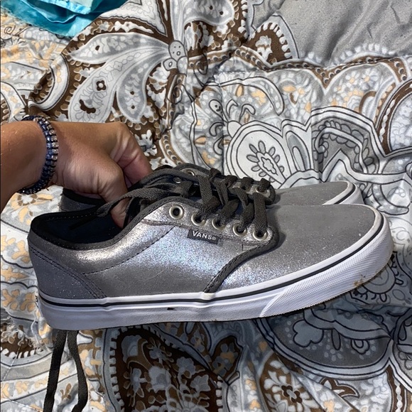 vans - Picture 2 of 4